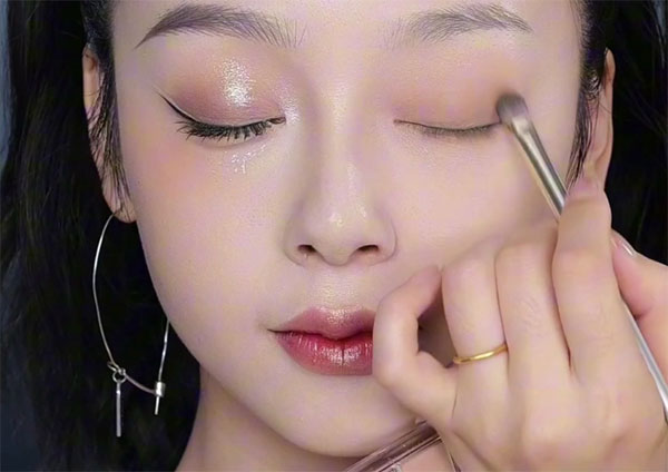 如何畫眼影最簡單最漂亮？